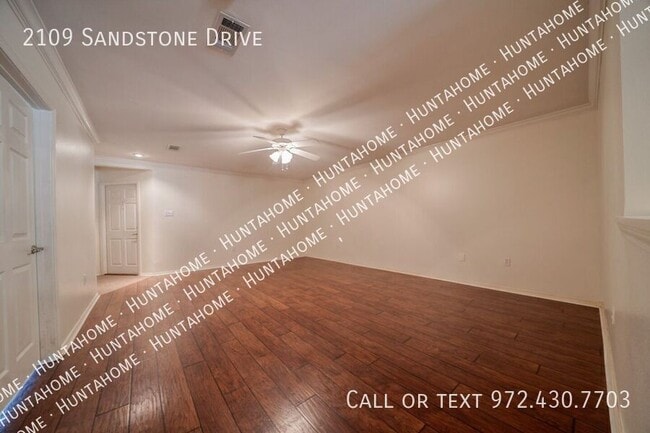 Foto del edificio - 2109 Sandstone Dr
