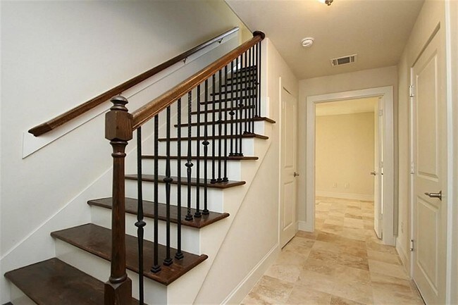 Foto del edificio - 1815 Oakdale St