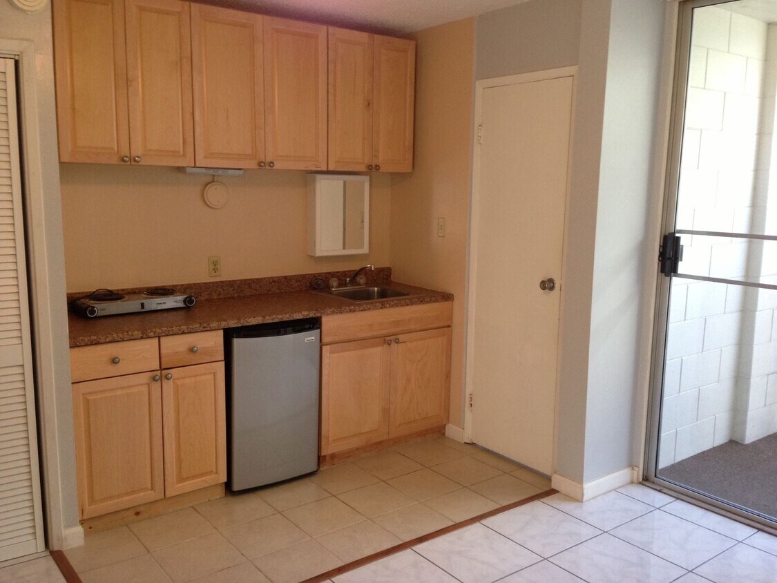 Foto del edificio - Charming Waikiki Studio Minutes from the Beach – Prime Ala Wai Location