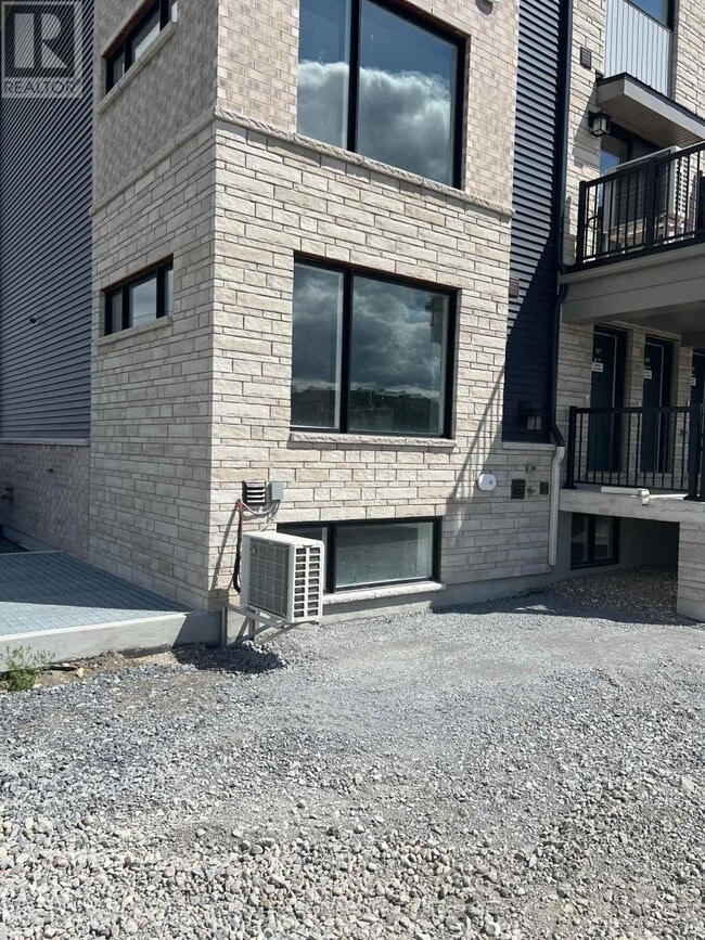 Building Photo - 717 Arcadian Private