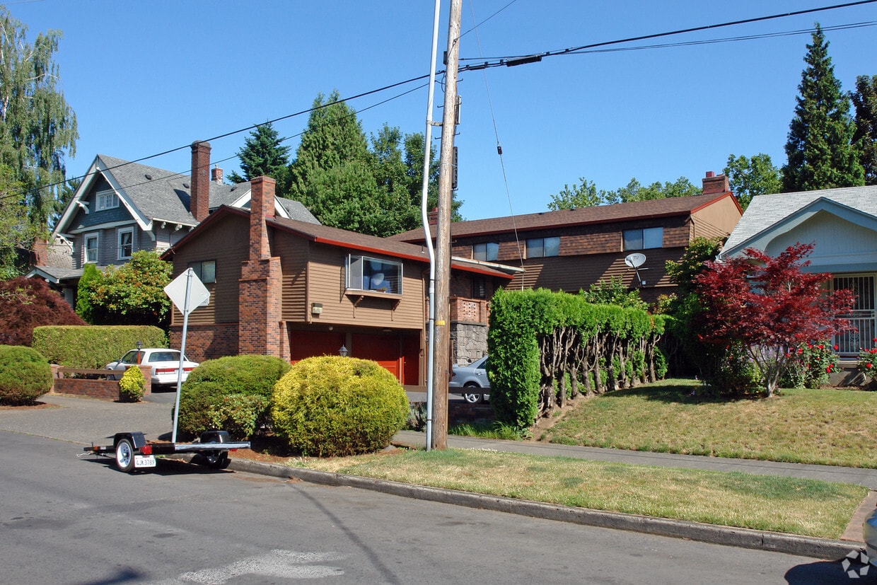 Primary Photo - Wasco Townhouses