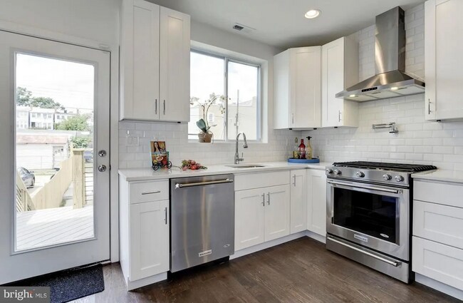 Foto del edificio - 709 Hamilton St NW