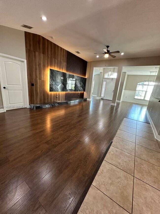 Foto del edificio - 4302 Mandolin Blvd