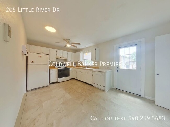 Building Photo - 205 Little River Dr