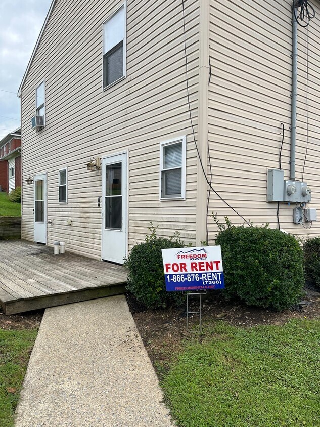 Primary Photo - Newly Remodeled unit in Duplex