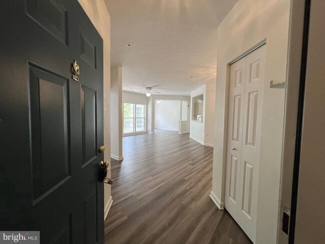 Building Photo - Beautiful 2 bedroom 2 baths condo in the gated community of Chestnut Point.