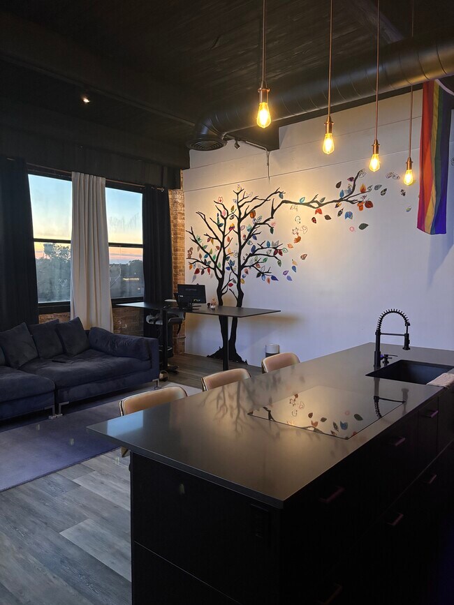Minimalist Loft Vibes - 3323 N Paulina St