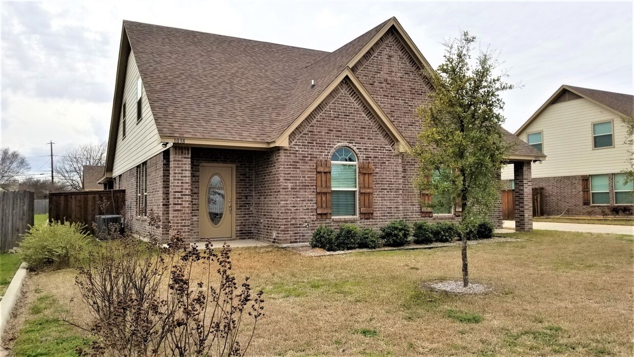 Foto principal - Spacious 2 Story Duplex in Benbrook