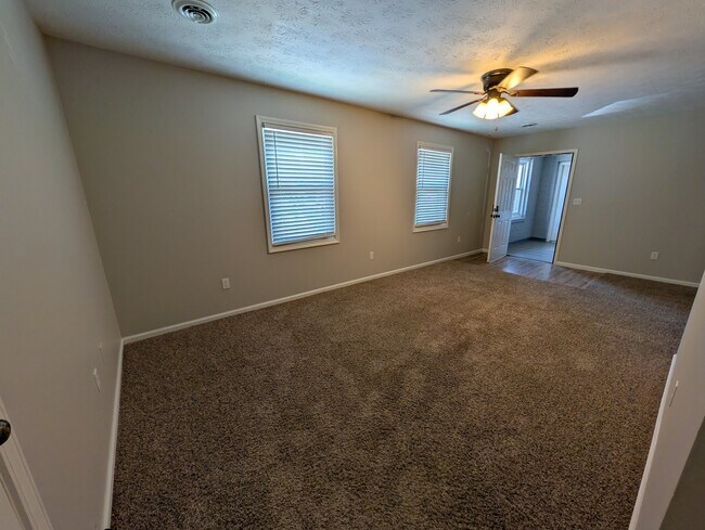 Foto del edificio - 306 Molloy Ct