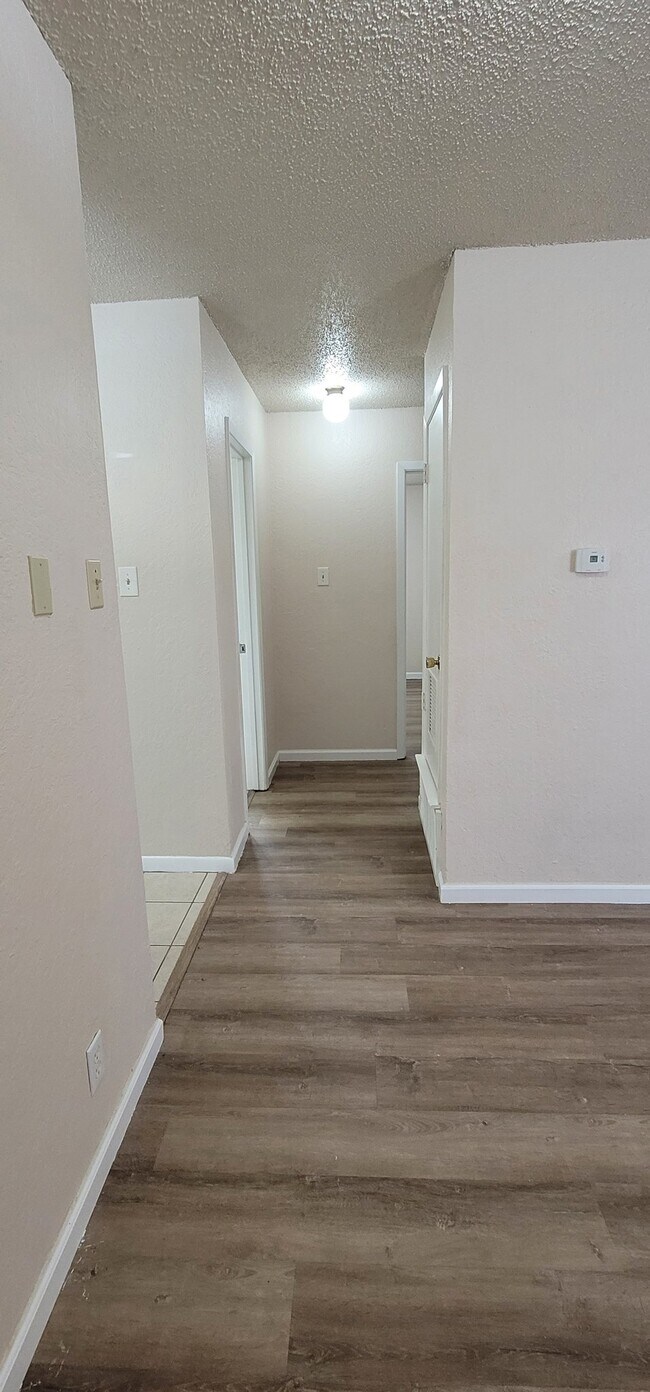 Foto del edificio - 728 N Main St