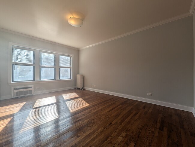 Foto del edificio - 722 W Addison St
