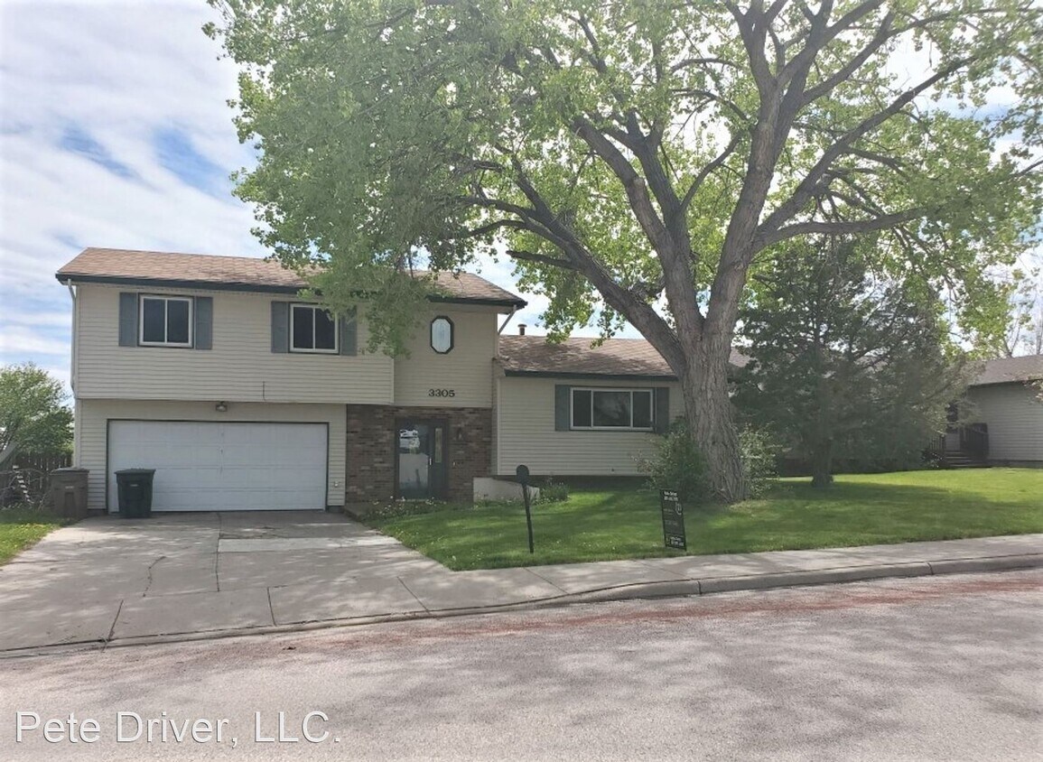 Primary Photo - 4 br, 2 bath House - 3305 Foothills Blvd