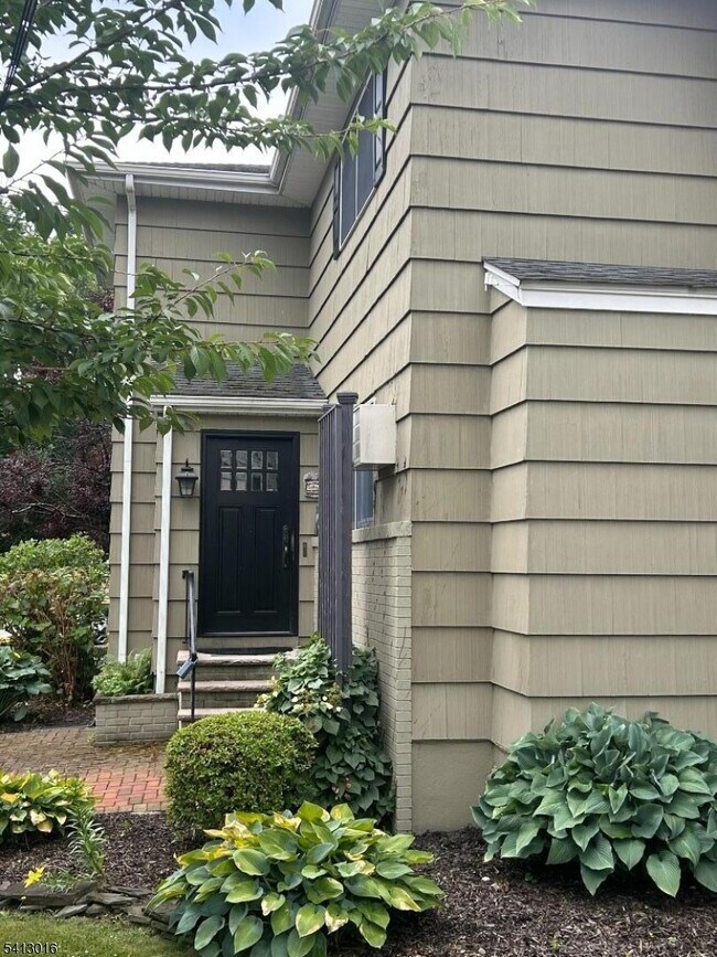 Building Photo - 35 Field Rd