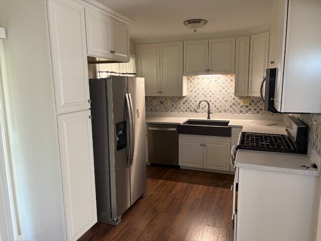 Foto del edificio - 214 Sandalwood Dr