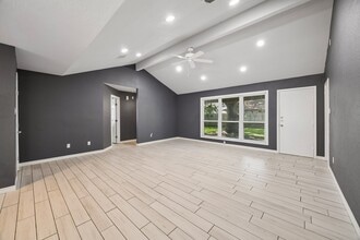 Building Photo - 10427 Eagle Glen Dr