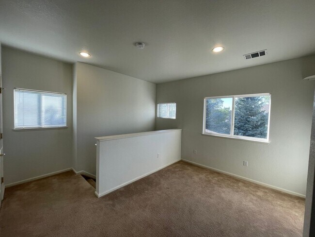 Building Photo - Bright Top Floor 2-Bedroom Condo w/ Attach...
