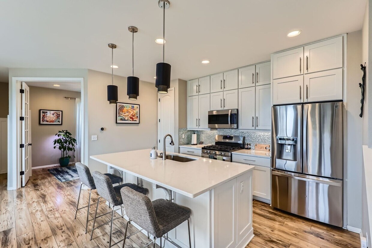 Primary Photo - Charming 3 Bedroom