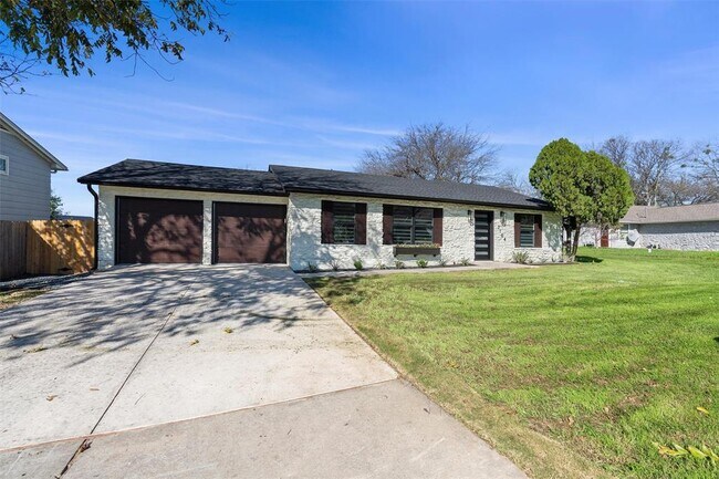 Foto del edificio - 7104 Fred Morse Dr