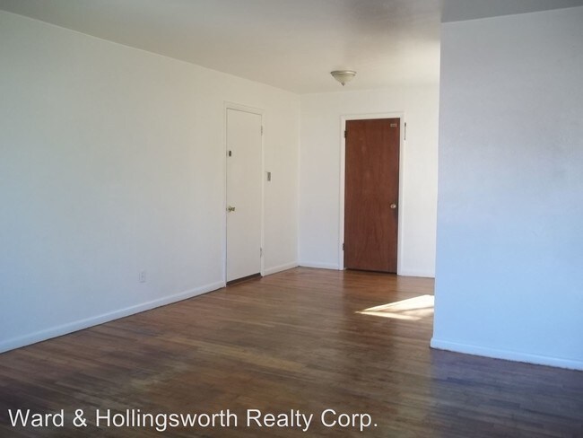 Building Photo - 304 Barcelona Ln