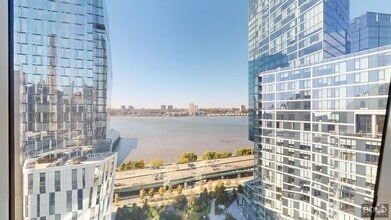 Building Photo - 635 W 59th St