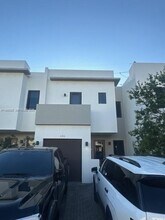 Building Photo - 484 SW 91st Pl