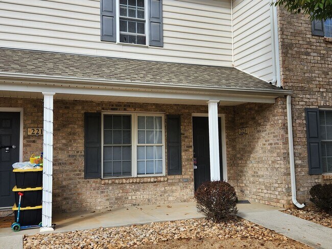 Foto del edificio - Cornerstone Townhomes-Convenient to the Ti...