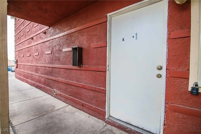 Building Photo - 375 N 15th St