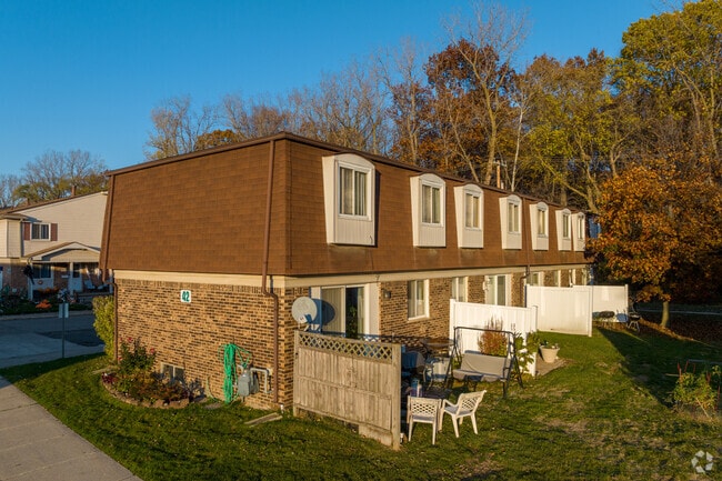 Building Photo - DuPage Green