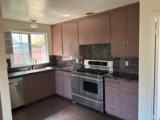 Foto del edificio - 1578 Heatherdale Ave
