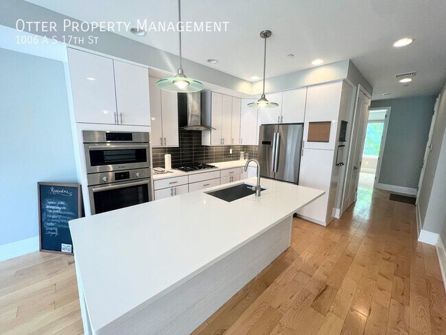 Building Photo - 3BR/3BA 2018 Construction Gated Back Patio...