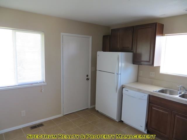 Building Photo - 3 BD/2 BA Duplex in Orem!