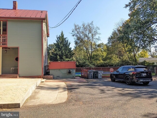 Foto del edificio - 9014 Sudley Rd