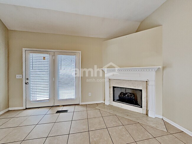 Building Photo - 201 Fox Hunt Ln