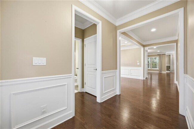 Foto del edificio - 2002 Blossom Hill Dr