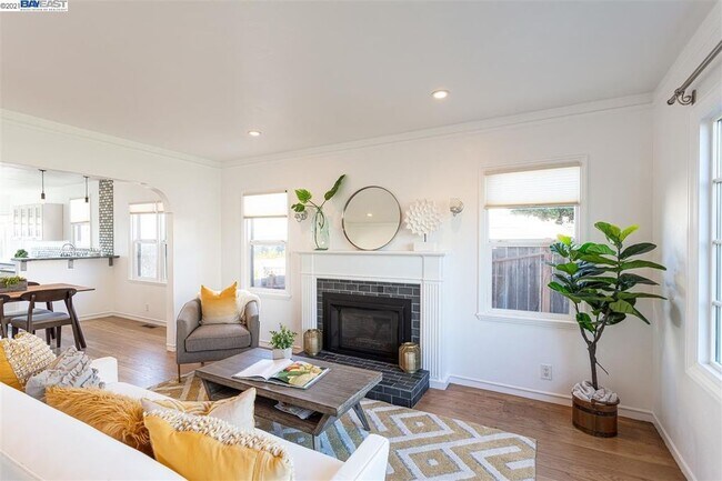 Building Photo - 3319 Herrier St
