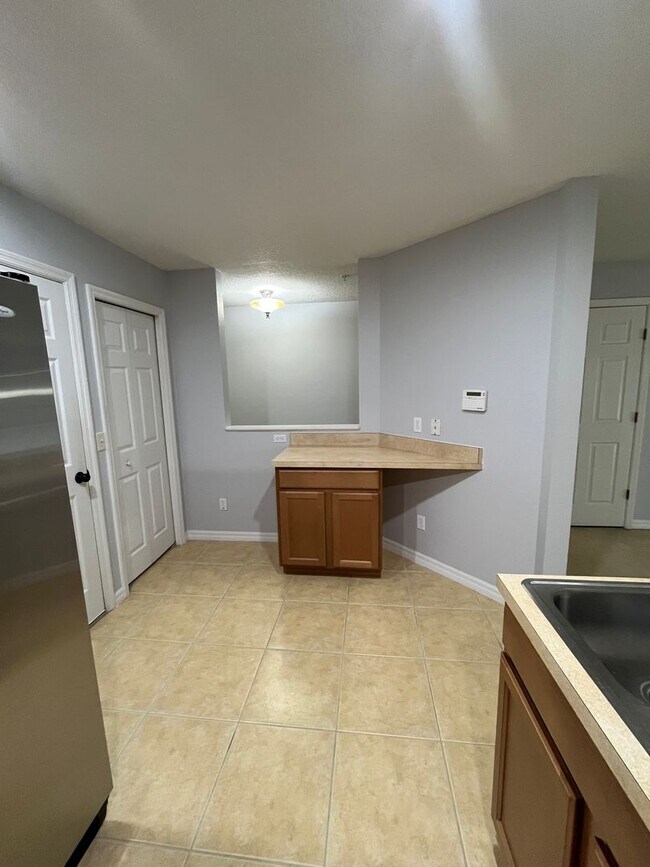 Building Photo - Three bedroom, 2 and half bath, 2 story to...