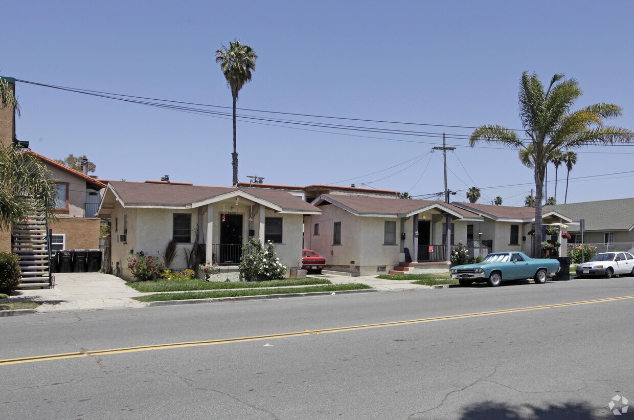 Foto del edificio - 2408-2420 Lincoln Ave
