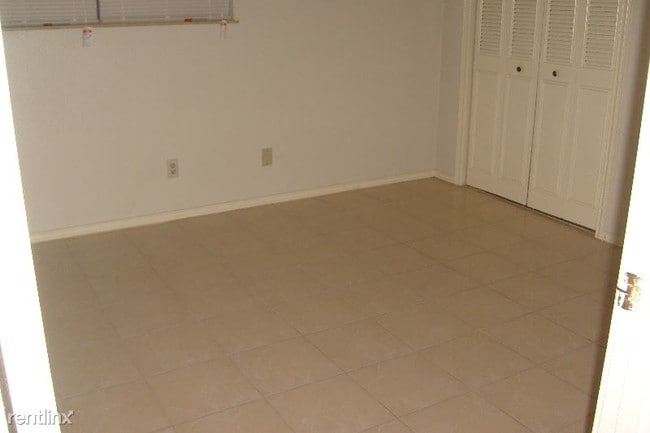 Building Photo - 2 br, 2 bath Condo - 421  Jose Marti Blvd.