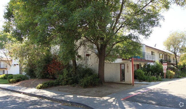 Building Photo - 1969 Grande Cir