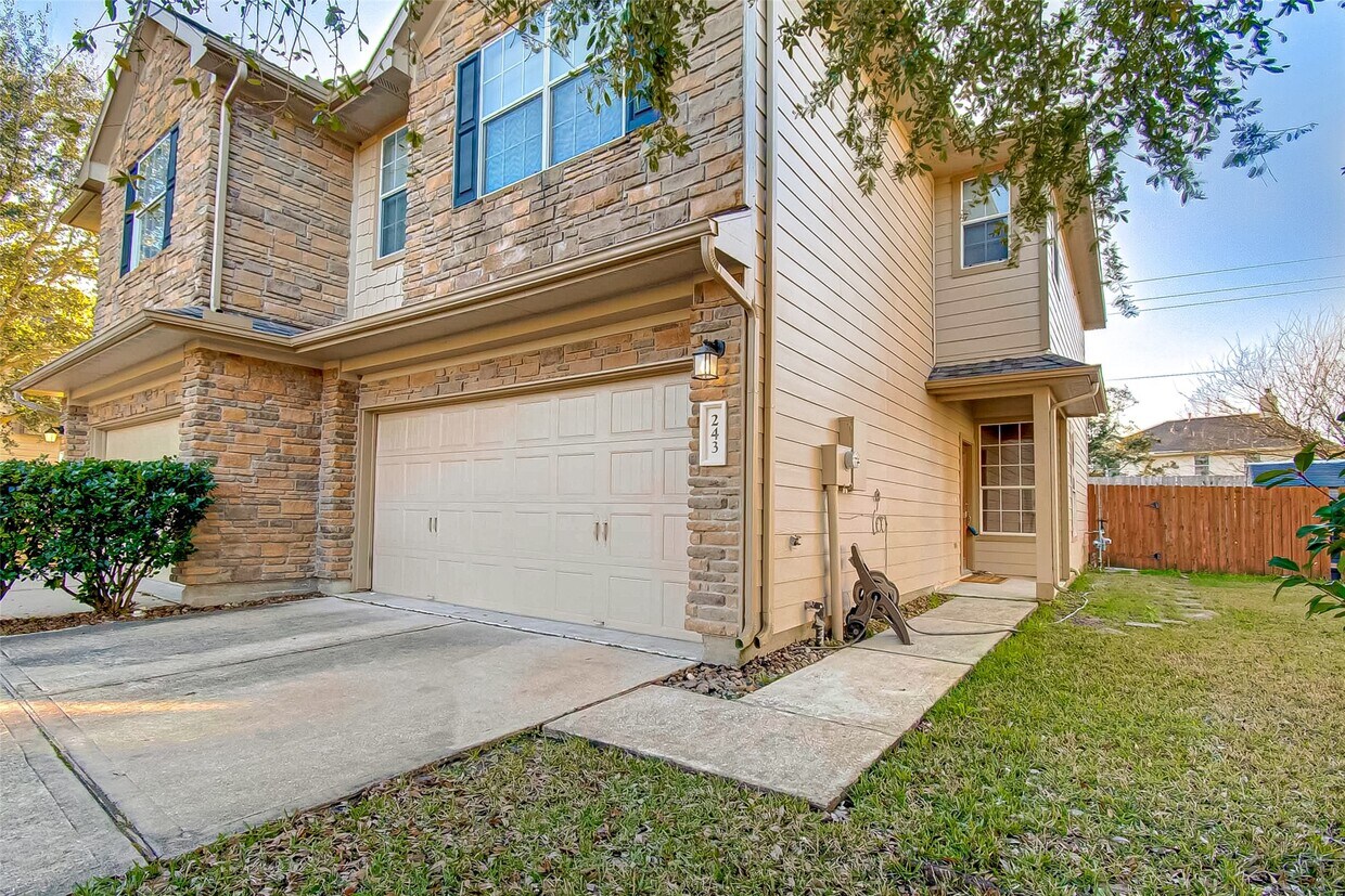 Foto principal - 243 Drake Run Ln
