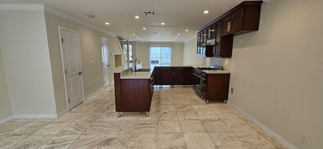 Building Photo - Bright & Modern 2-Bedroom Townhouse with H...