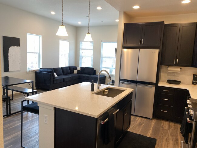 Building Photo - 660 Promenade Dr