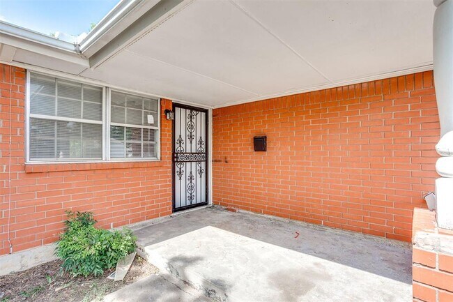 Building Photo - 2908 SW 62nd St
