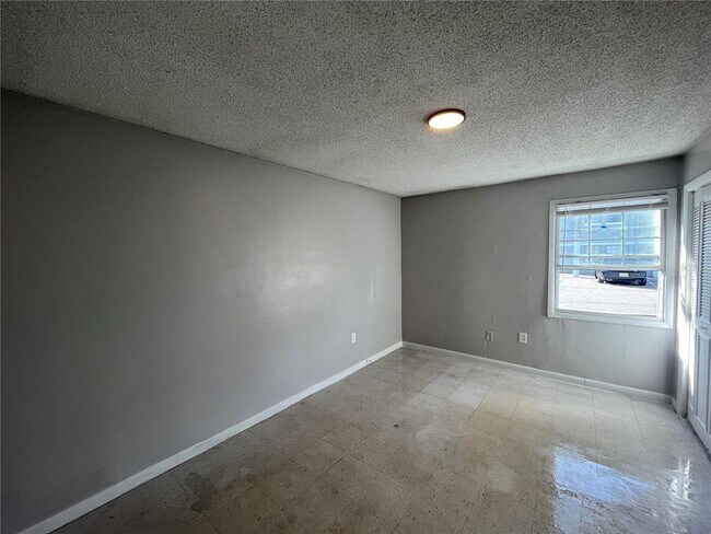 Foto del edificio - 2751 L B McLeod Rd