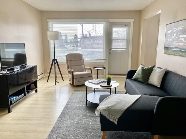 Photo du bâtiment - 9740-62 62 St NW