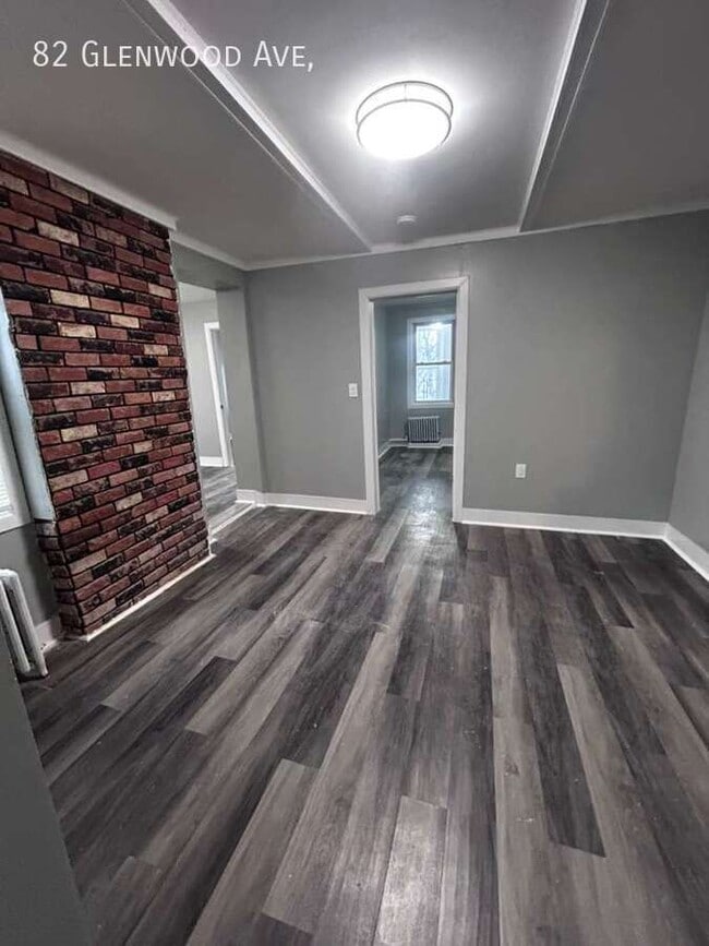 Foto del edificio - 82 Glenwood Ave
