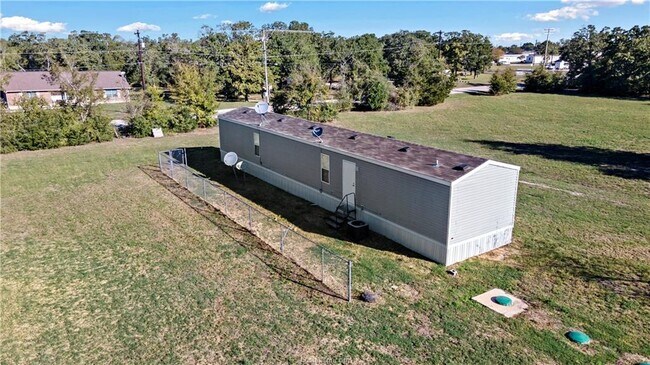 Foto del edificio - 3933 Graham Rd N