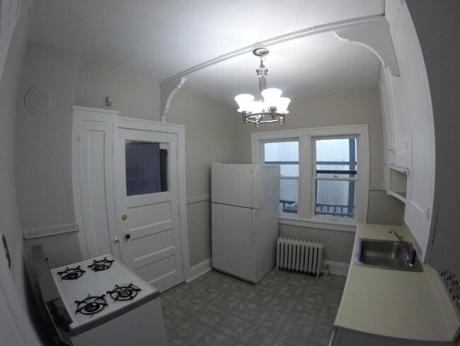 Foto del edificio - 1319 W 112th St