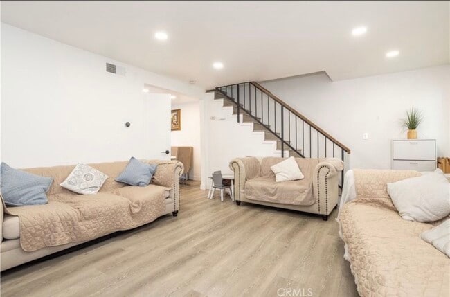 Foto del edificio - 19221 Sherman Way