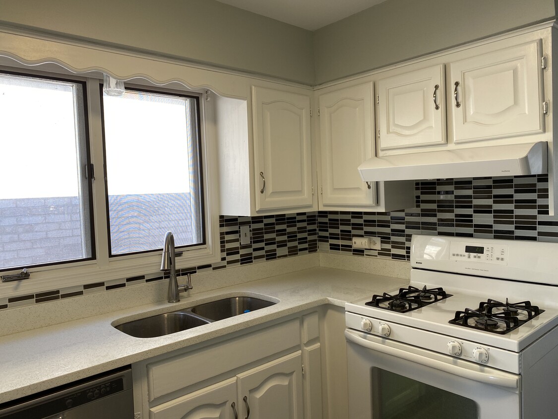 Building Photo - 3756 S Parnell Ave